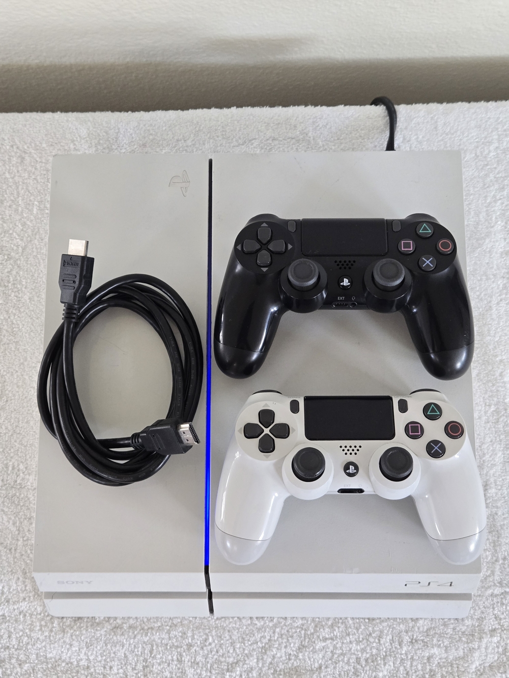 Sony PlayStation 4 500GB White Console PS4 W/2 Controllers *Tested & Working*